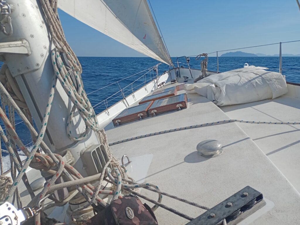 Le Veleggiate Poetiche a Ponza dal 26 al 29 giugno 2026 – Un modo nuovo di esplorare le isole pontine spinti dal vento